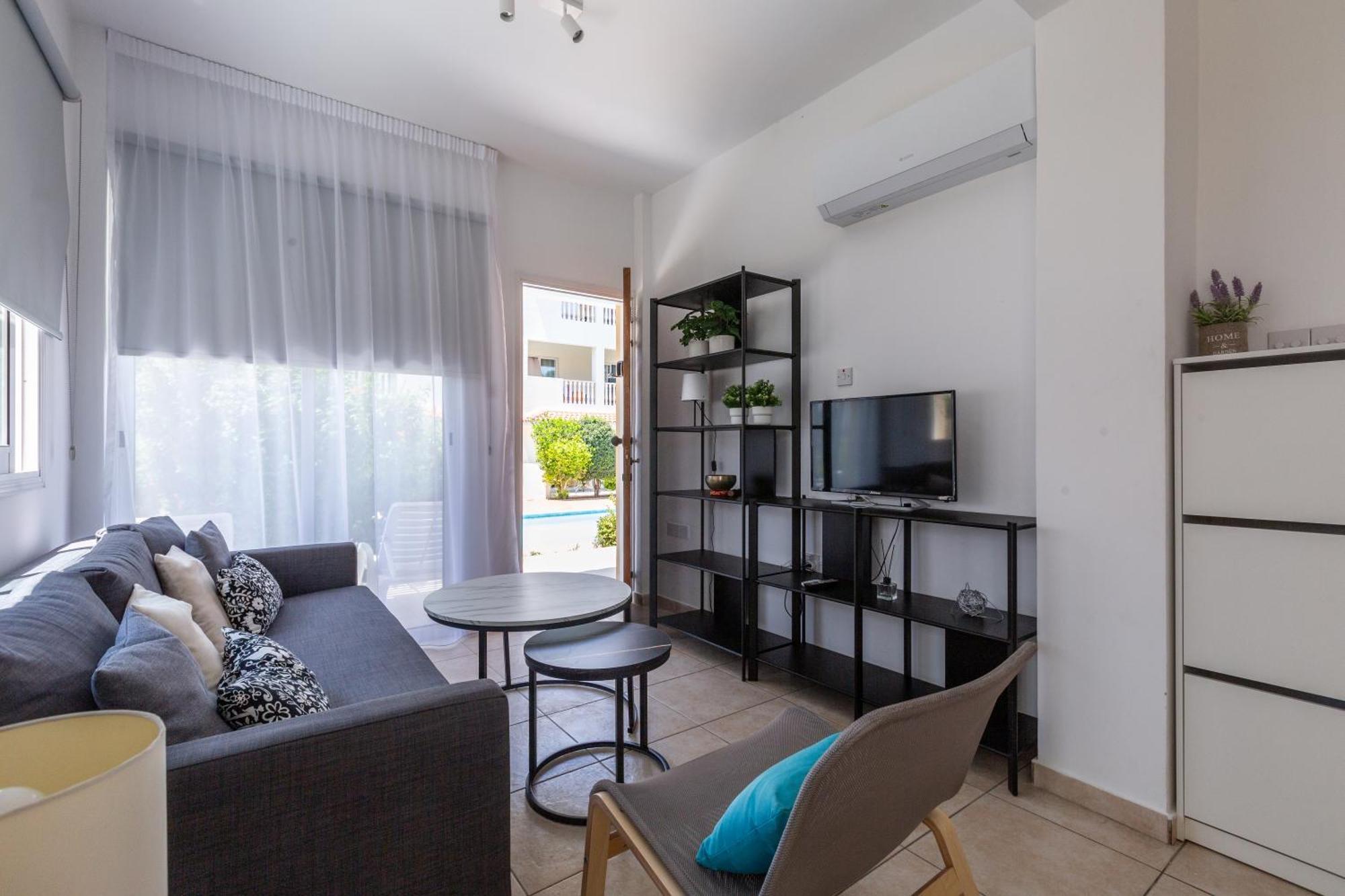Beautiful one bed apartment in Paphos Extérieur photo